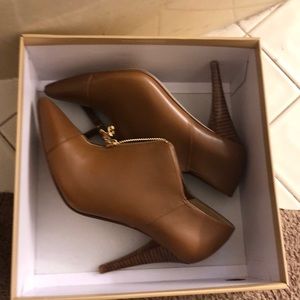 Camel booties